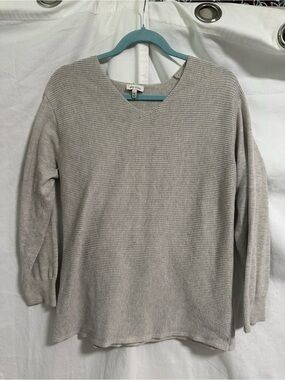 Ella Moss Light Gray Ribbed V-Neck Sweater